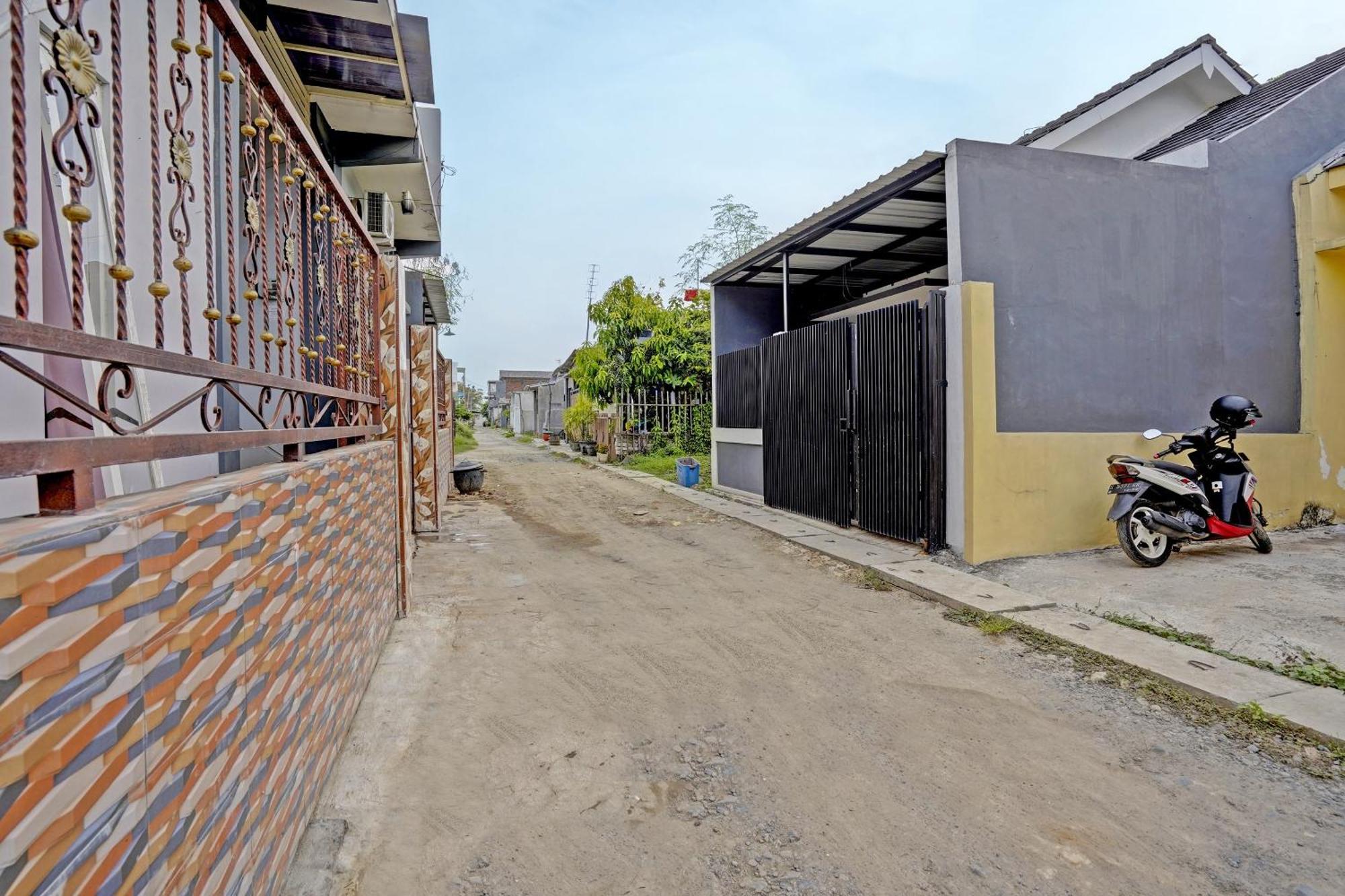 Oyo Life 91866 Paradise Ok Kost Syariah Mojokerto المظهر الخارجي الصورة