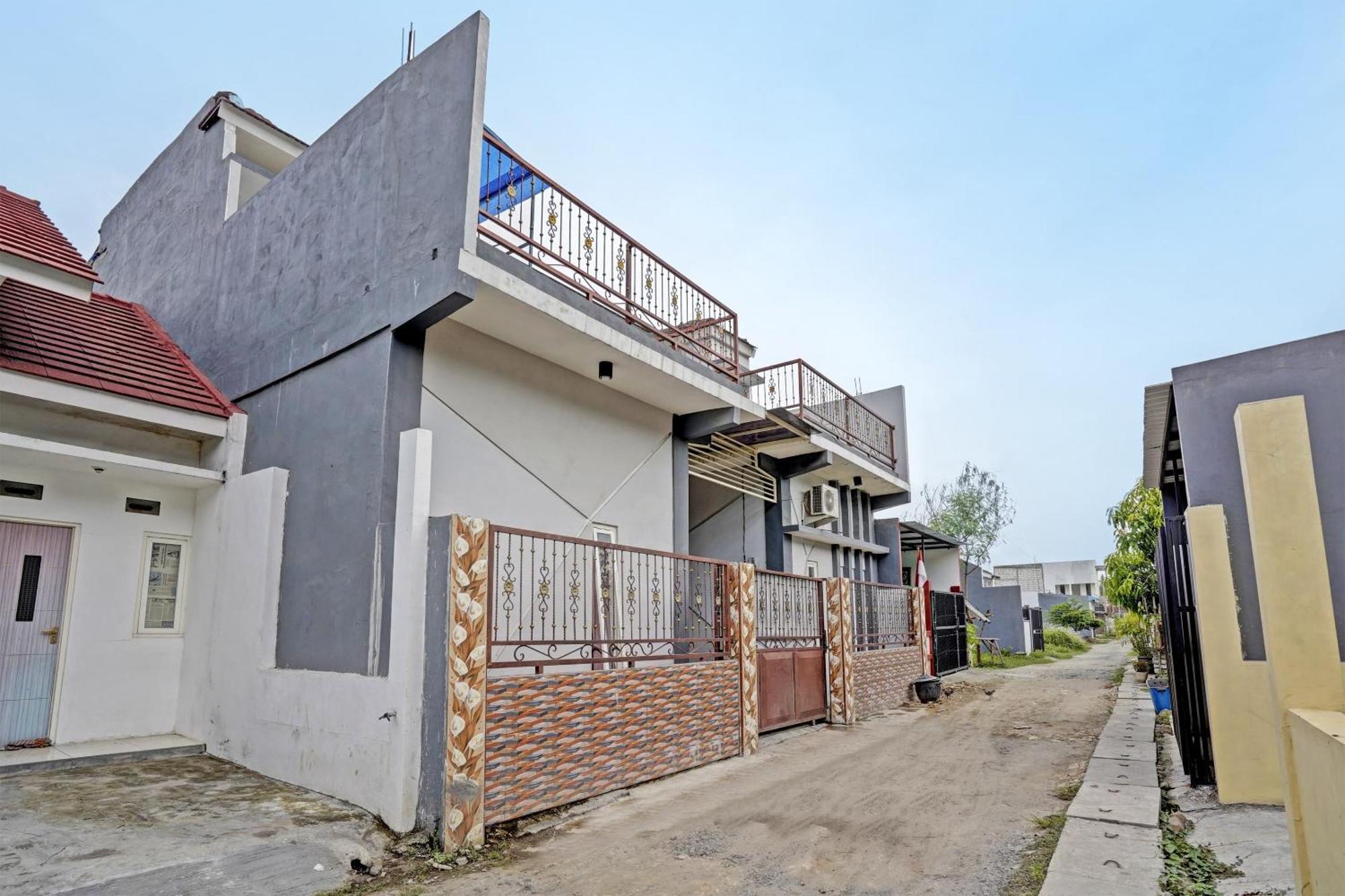 Oyo Life 91866 Paradise Ok Kost Syariah Mojokerto المظهر الخارجي الصورة